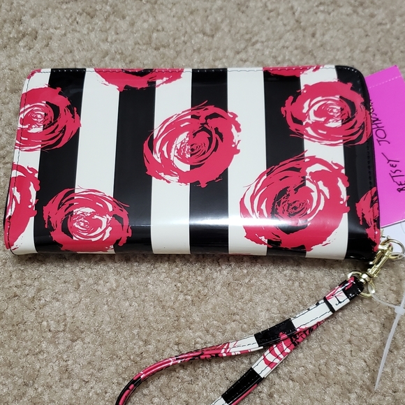 NWT Betsy Johnson clutch - Picture 4 of 5